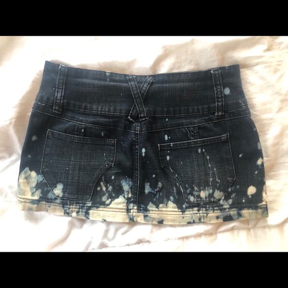Bleach stained black denim mini skirt - Picture 2 of 3